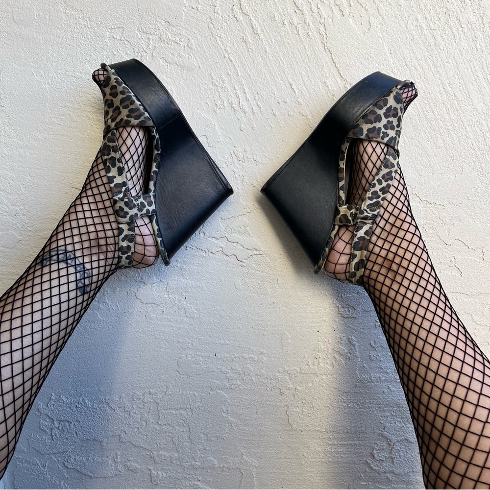 Betsey Johnson vintage wedge sandals - Picture 2 of 5